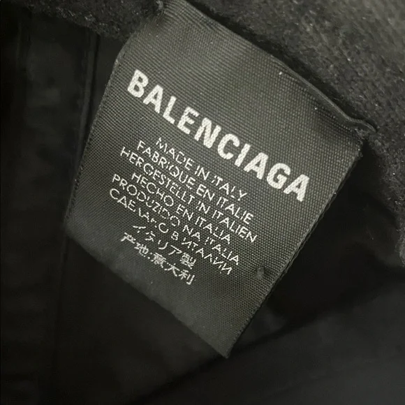 Balenciaga Black Cap with Red Logo Embroidery - Picture 2 of 8